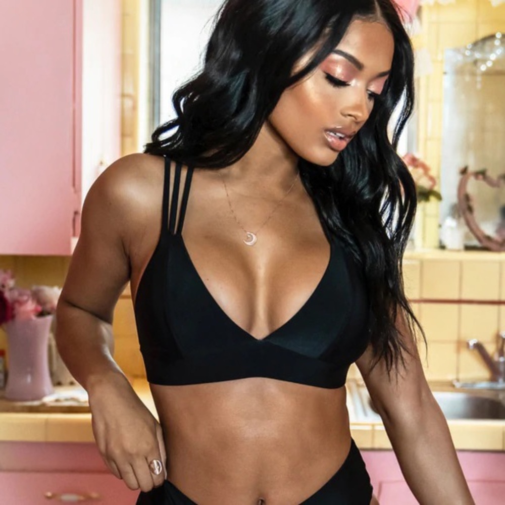 Kulani kinis cross back black bikini